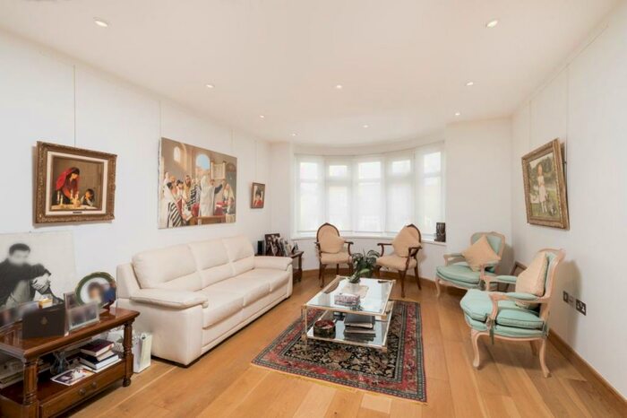 6 Bedroom Semi-Detached House To Rent In Hillcrest Avenue, Golders Green, NW11
