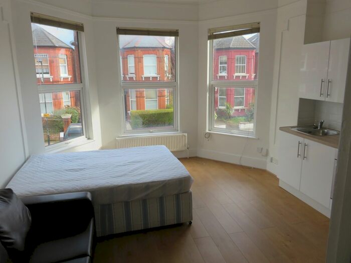 Studio To Rent In Manstone Road, Kilburn, London NW2