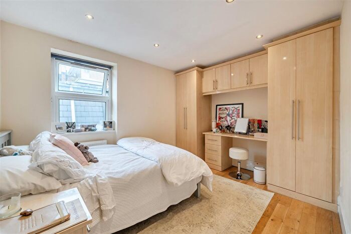 3 Bedroom Flat To Rent In Chiltern Street, London, W1U