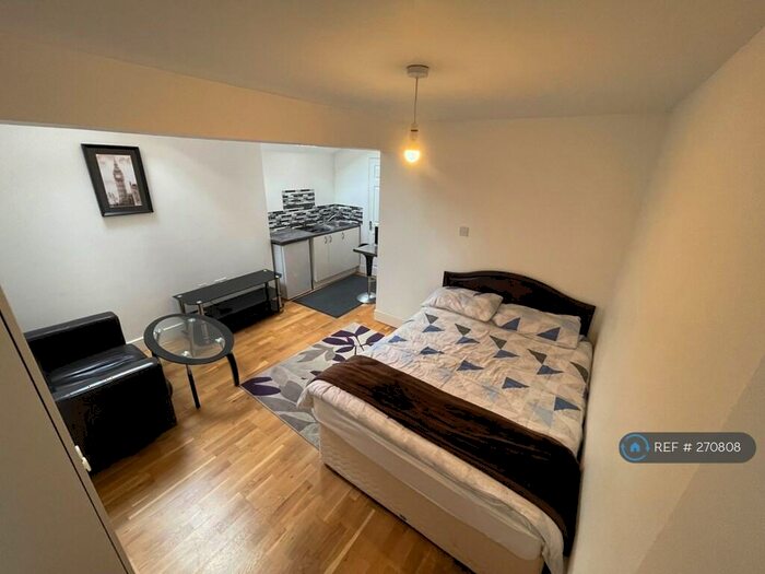 Studio To Rent In Gainsborough Road Reading, Reading, RG30