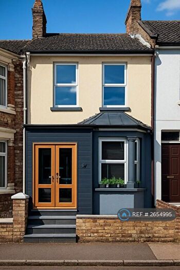 4 Bedroom Terraced House To Rent In Rochester Avenue, Rochester, ME1