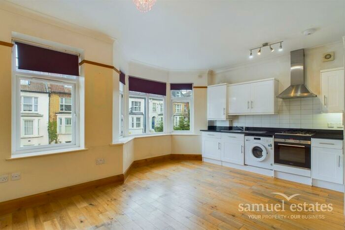 2 Bedroom Flat To Rent In Clifton Road, London, SE25