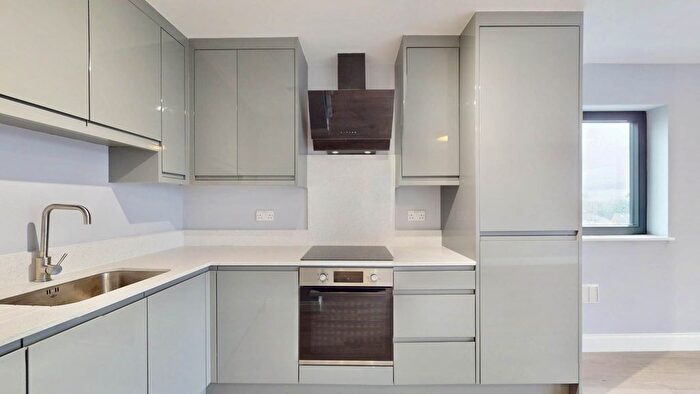 1 Bedroom Flat To Rent In Hanworth Road, Hounslow, TW3