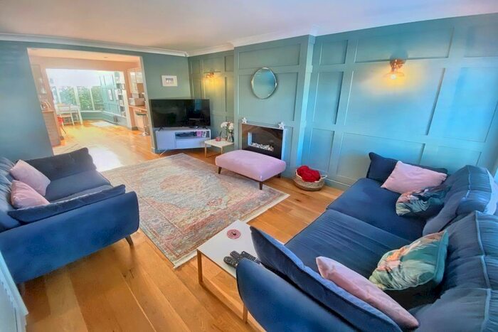 3 Bedroom Semi-Detached House For Sale In Beaumaris Close, Allesley Green, Coventry, CV5