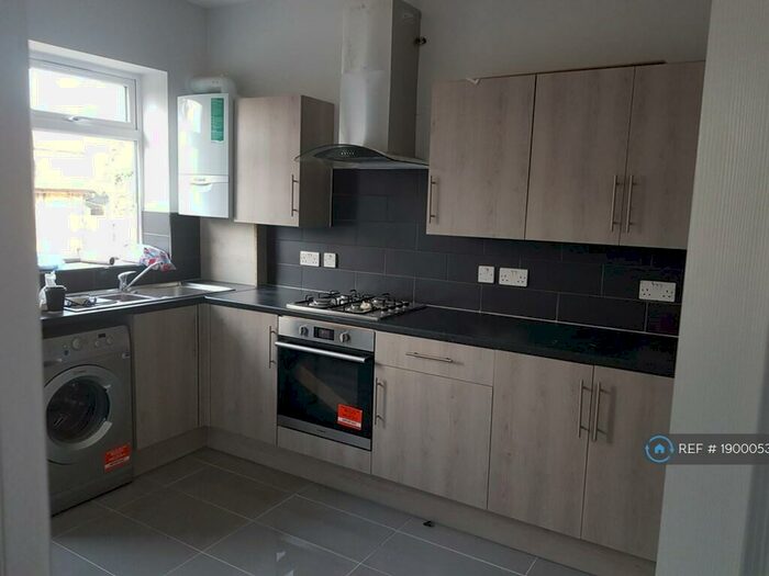 Studio To Rent In Wycombe Road, Ilford, IG2