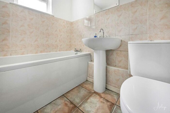 2 Bedroom Semi-Detached Bungalow For Sale In Sealands Drive, Mumbles, Swansea, SA3