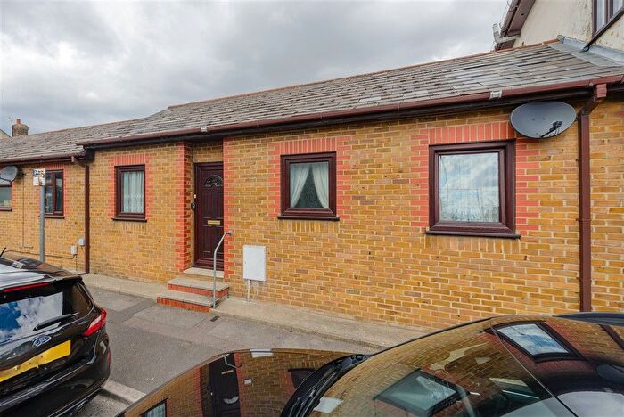 1 Bedroom Terraced Bungalow For Sale In Byron Road, Gillingham, Kent, ME7