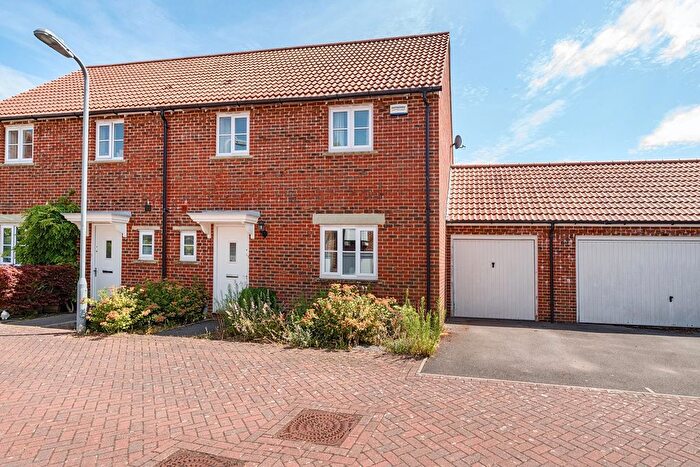 3 Bedroom Semi-Detached House For Sale In Prideaux Drive, Motcombe, SP7