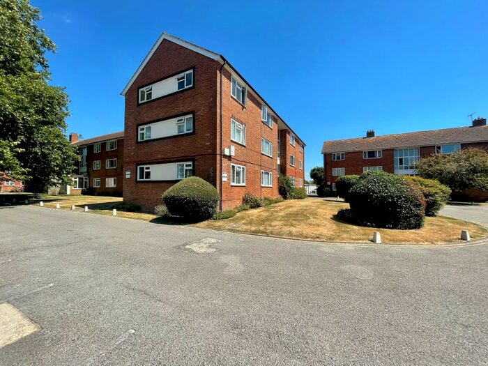 2 Bedroom Flat To Rent In The Boulevard, Worthing, BN13