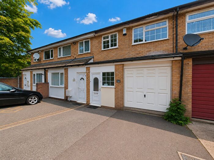 3 Bedroom Terraced House For Sale In Downs Road, Luton, Bedfordshire, LU1