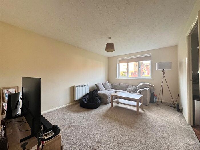 1 Bedroom Flat For Sale In Honey Close, Dagenham, RM10