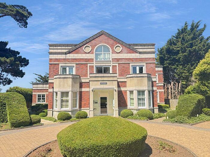 2 Bedroom Flat For Sale In Baring Road, Cowes, PO31