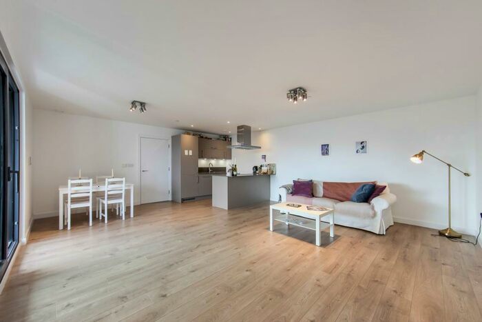 2 Bedroom Flat To Rent In Chancellor House, Rotherhithe New Road, London, SE16