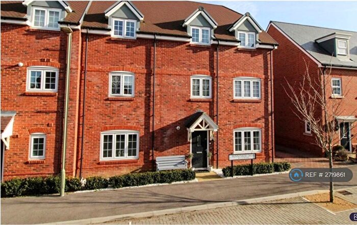2 Bedroom Flat To Rent In Runnymede Drive, Odiham, Hook, RG29