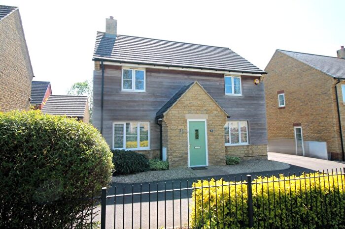 4 Bedroom Detached House For Sale In Sanderling Way, Bishops Cleeve, Cheltenham, GL52