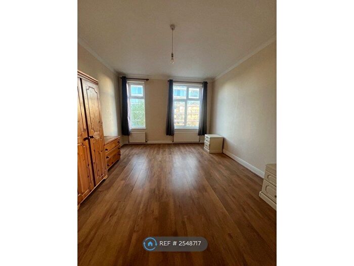 2 Bedroom Flat To Rent In High Road, London, N20