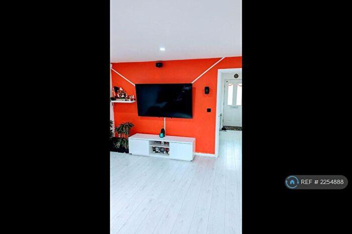 3 Bedroom End Of Terrace House To Rent In Upende, Aylesbury, HP18