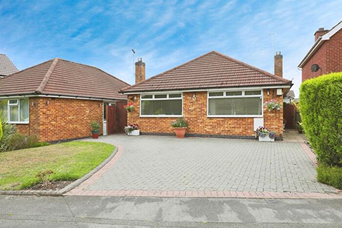 2 Bedroom Detached Bungalow For Sale In Millbank, Warwick, CV34