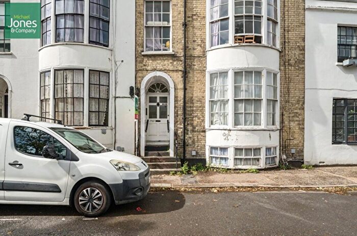 1 Bedroom Flat To Rent In Bedford Row, Worthing Centre, Worthing, West Sussex, BN11
