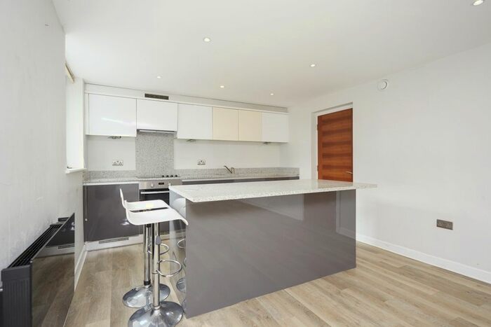 2 Bedroom Flat To Rent In Princes Road, Weybridge, KT13