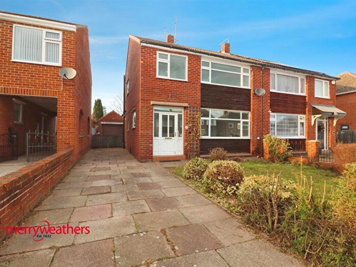 3 Bedroom Semi-Detached House To Rent In Weetwood Road, Rotherham, S60