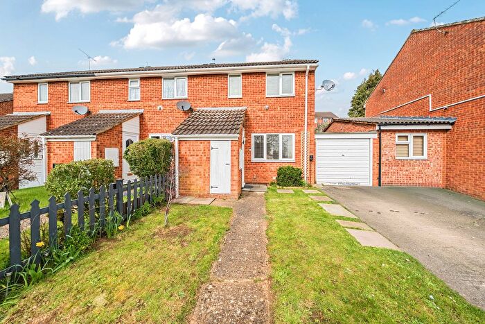 3 Bedroom End Terrace House For Sale In Luxembourg Close, Luton, Bedfordshire, LU3