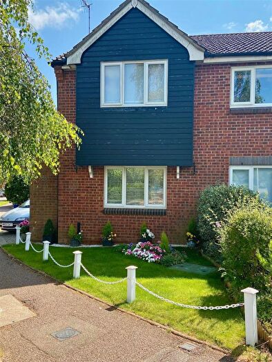 2 Bedroom House To Rent In Harwood Close, Welwyn Garden City, AL8