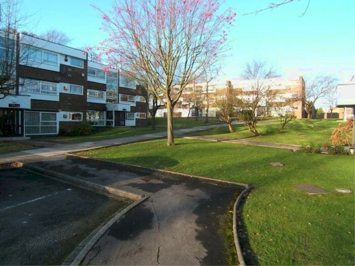 2 Bedroom Flat To Rent In The Moorlands, Shadwell Lane, LS17