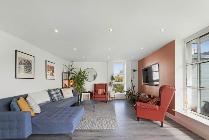 2 Bedroom Flat To Rent In Barrier Point Road, Royal Docks, London, E16