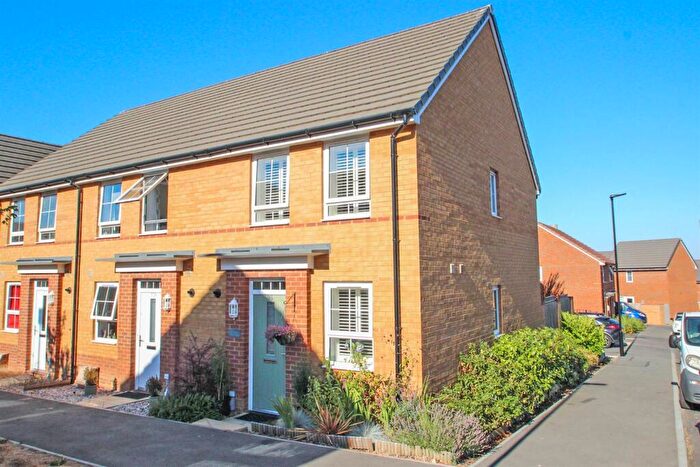 2 Bedroom End Of Terrace House To Rent In Captains Parade, East Cowes, PO32