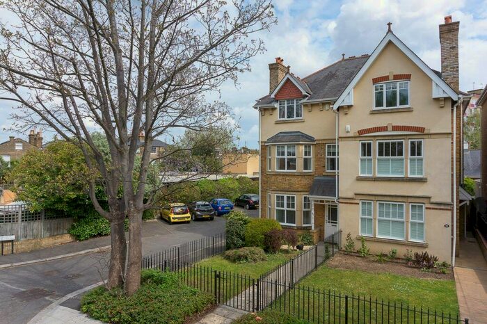 5 Bedroom Semi-Detached House To Rent In Kings Road, Richmond, TW10