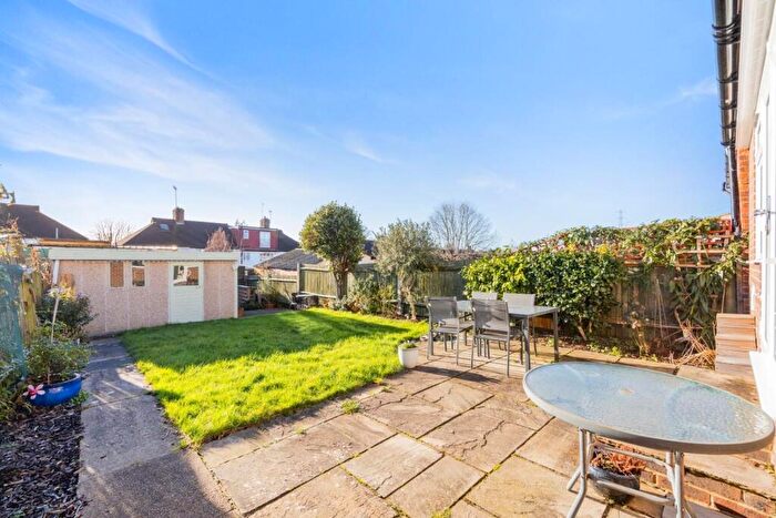 3 Bedroom End Of Terrace House For Sale In Dunster Avenue, Morden, SM4