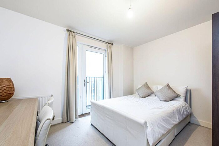 3 Bedroom Flat To Rent In Telegraph Avenue, Colindale, London, NW9