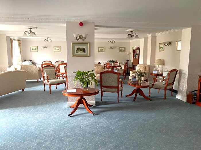 2 Bedroom Apartment For Sale In Wellington Court, Beechwood Avenue, Deal, CT14
