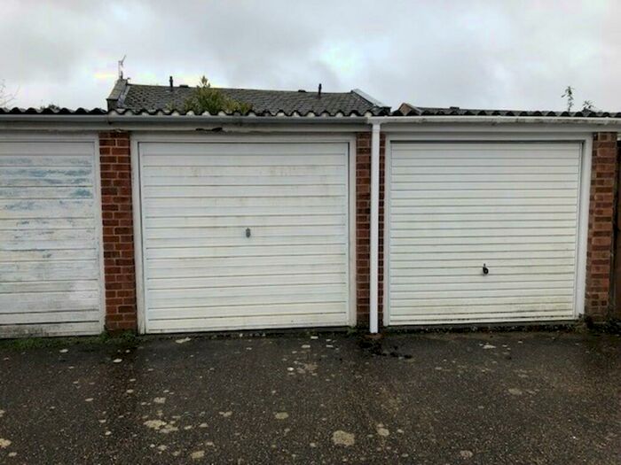 Garage / Parking To Rent In Lynwood, Guildford, GU2
