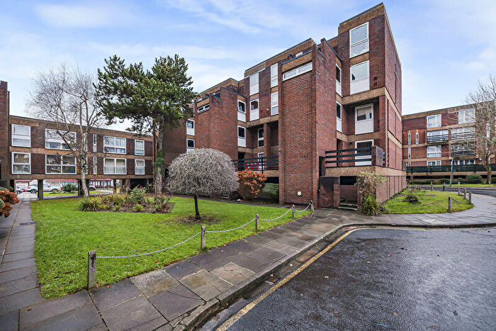 2 Bedroom Flat For Sale In Longlands Road, Sidcup, DA15