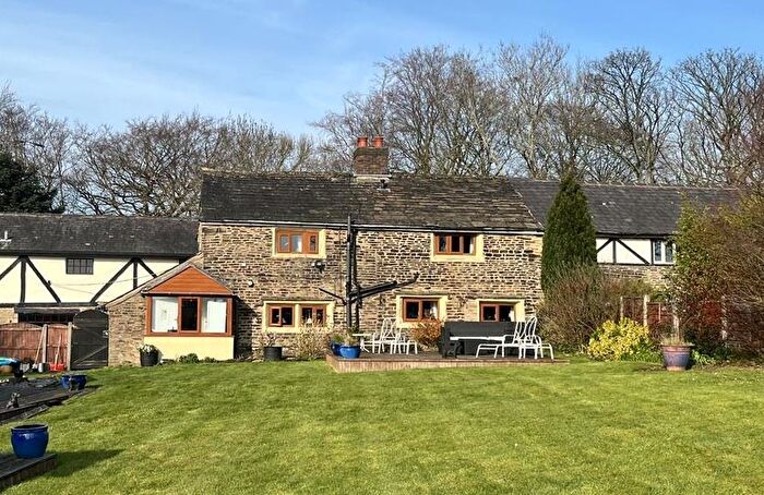 3 Bedroom Semi Detached House For Sale In Woodside Farm, Off Everest Road, Hyde, SK14