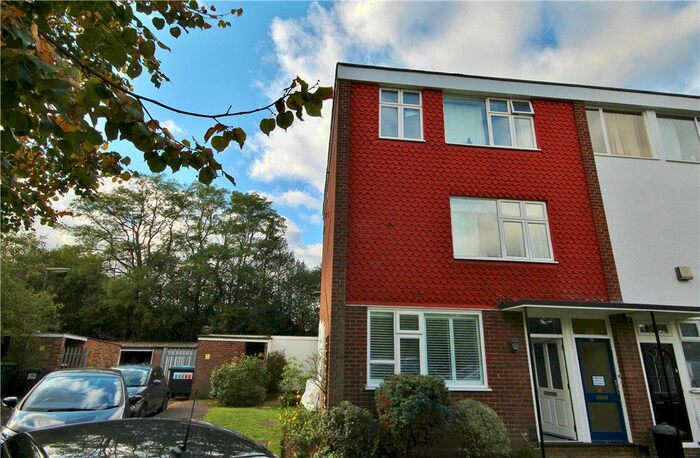 1 Bedroom Maisonette To Rent In Park View, Hollies Court, Addlestone, Surrey, KT15