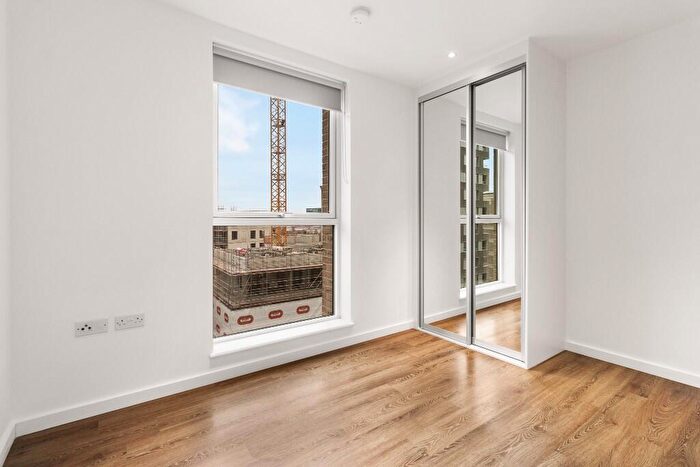 2 Bedroom Apartment To Rent In Silvertown Way, London, E16
