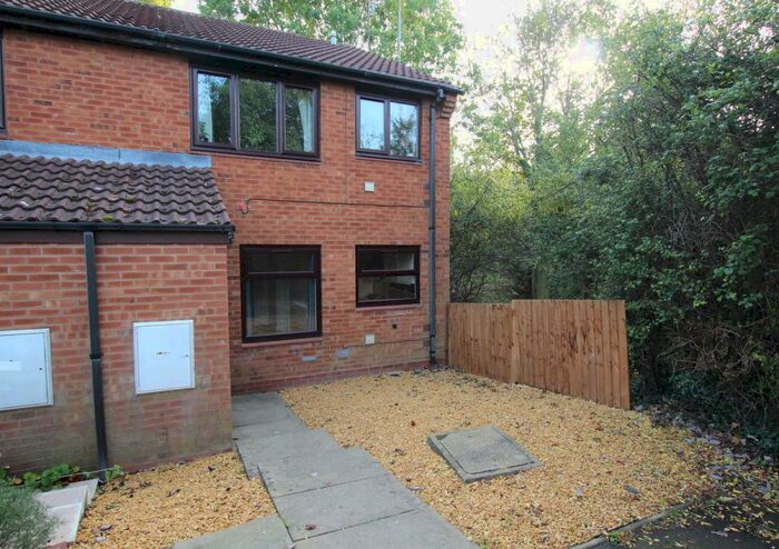 1 Bedroom Flat To Rent In Avonbank Close, Walkwood, Redditch, B97
