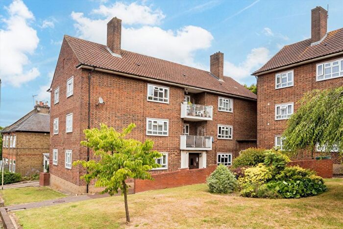 2 Bedroom Flat For Sale In Alexandra Road, London, N10