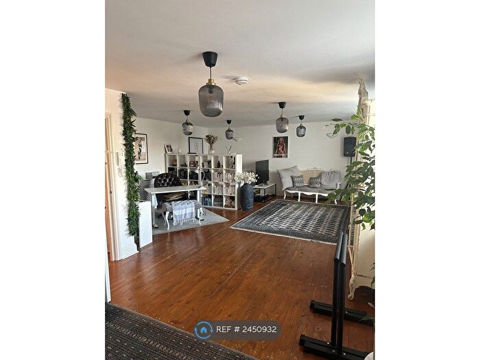 Studio To Rent In Shoreditch, London, E2