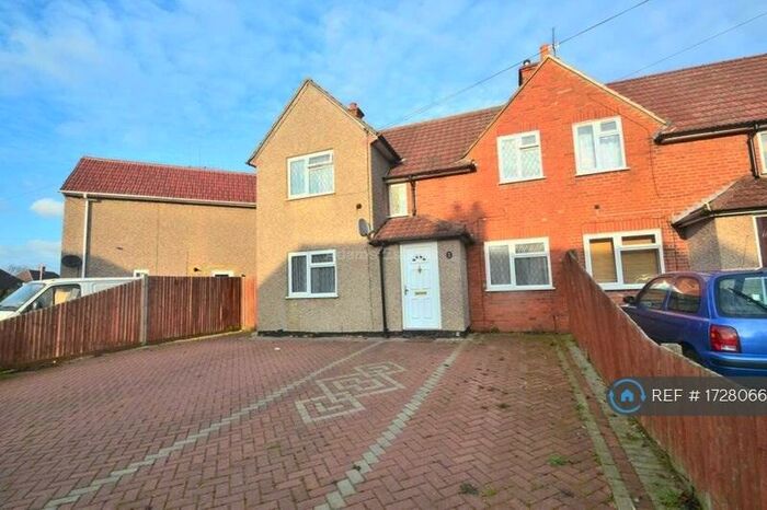 4 Bedroom End Of Terrace House To Rent In Hazel Crescent, Reading, RG2