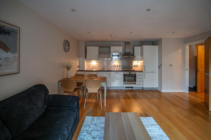 1 Bedroom Apartment To Rent In Central Quey North, Broad Quay, BS1