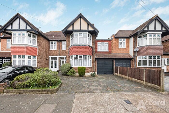 4 Bedroom Semi Detached House For Sale In Hornminster Glen, Hornchurch, RM11