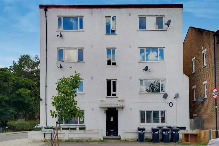 2 Bedroom Flat For Sale In Clive Road, London, SE21