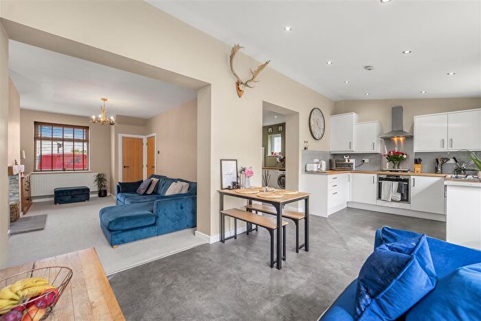 3 Bedroom Semi-Detached House For Sale In Hogarth Avenue, Burnley, BB11