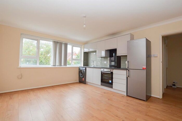 2 Bedroom Flat To Rent In Southfields Road, Eastbourne, BN21