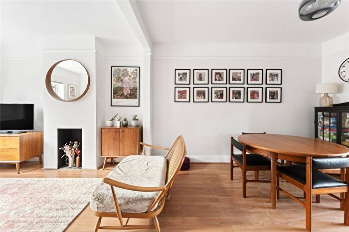 4 Bedroom Terraced House For Sale In Penrhyn Crescent, Walthamstow, London, E17