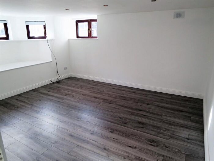 2 Bedroom Flat To Rent In Clyde Road, West Didsbury, M20